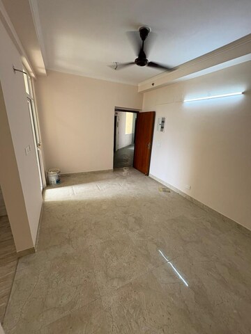 Room in 2 BHK Apartment at Amrapali Golf Homes, Sector 4 Greater Noida – for Sale