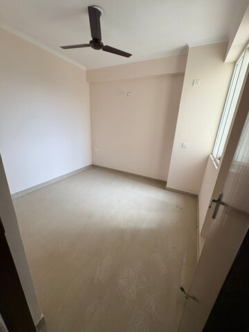Room in 2 BHK Apartment at Amrapali Golf Homes, Sector 4 Greater Noida – for Sale