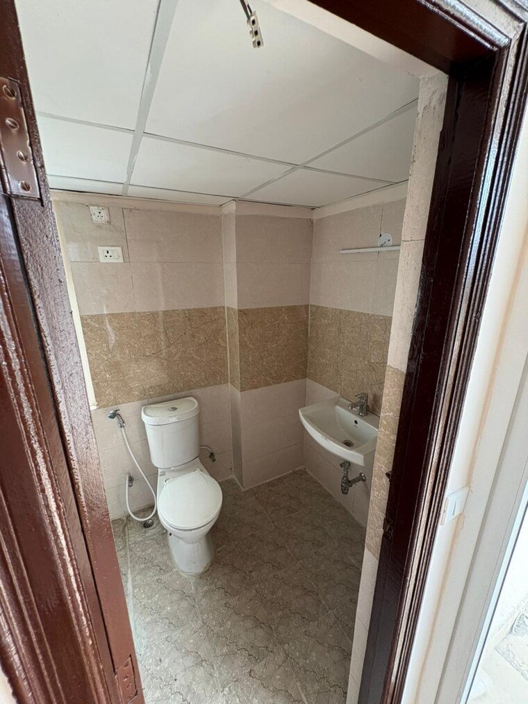 Bathroom, amrapali-golf-homes 2 Bedroom 835 Sq.Ft. Apartment In Sector 4 Greater Noida Greater Noida 9263370