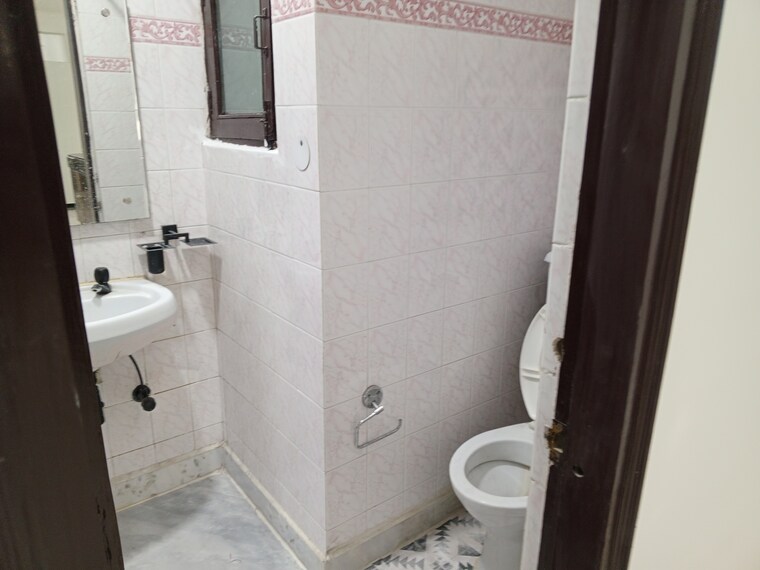 Bathroom, cghs-hewo-apartments 3 Bedroom 1430 Sq.Ft. Apartment In Sector 56 Gurgaon 9263400
