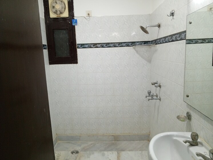 Bathroom, cghs-hewo-apartments 3 Bedroom 1430 Sq.Ft. Apartment In Sector 56 Gurgaon 9263400