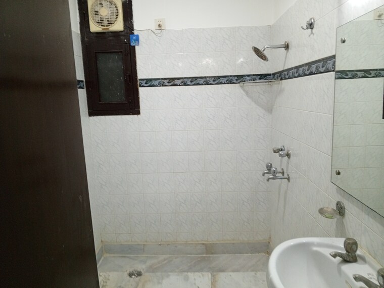Bathroom, cghs-hewo-apartments 3 Bedroom 1430 Sq.Ft. Apartment In Sector 56 Gurgaon 9263400
