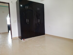 Room in 3 BHK Apartment at Park Royal Apartment, Sector 56 – for Rent