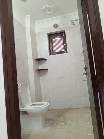 Bathroom in 3 BHK Apartment at Park Royal Apartment, Sector 56 – for Rent