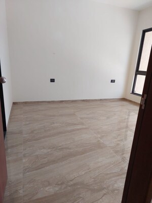 Room in 3 BHK Apartment at Godrej Green Vistas, Mahalunge – for Rent