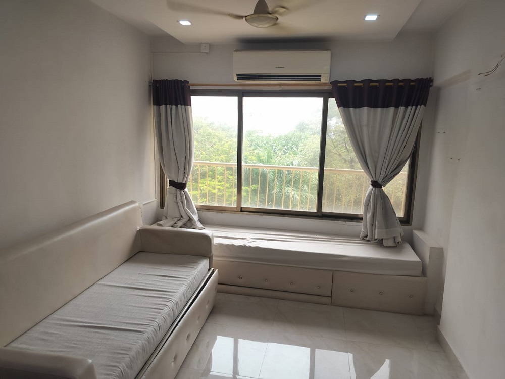 1 BHK + Pooja Room Apartment For Rent in Bandra West