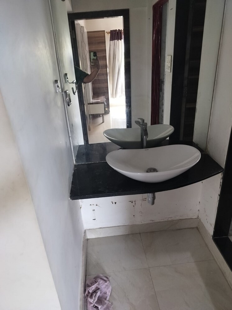 Bathroom, bandra west 1 Bedroom 550 Sq.Ft. Apartment In Bandra West Mumbai 9263449