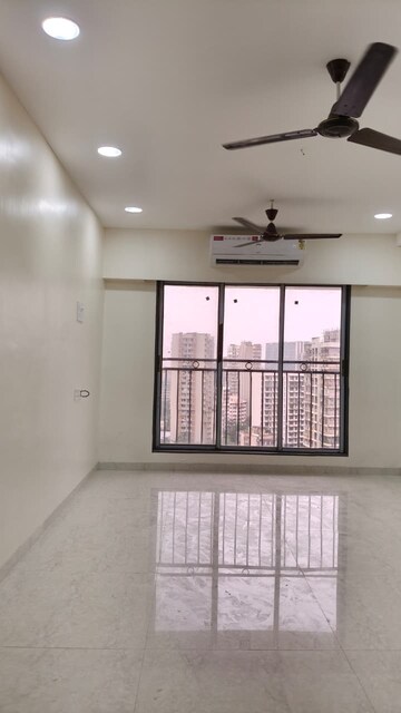 Room in 2 BHK Apartment at Pratham ARC Aura, Andheri West – for Rent