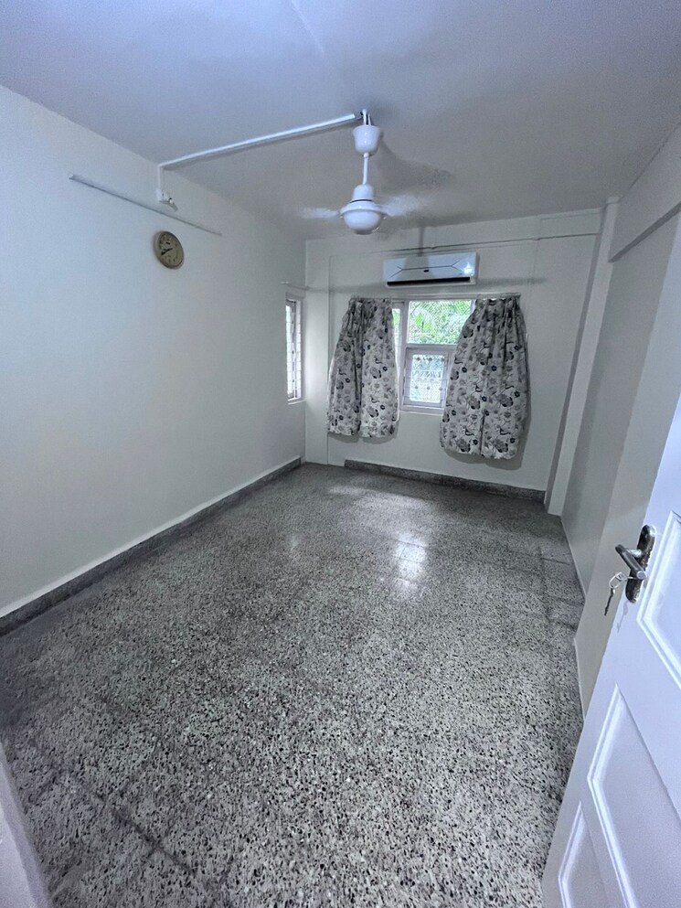 Room, bandra west 2 Bedroom 750 Sq.Ft. Apartment In Bandra West Mumbai 9263487