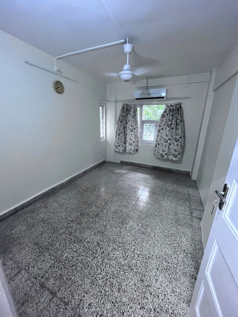 Room, bandra west 2 Bedroom 750 Sq.Ft. Apartment In Bandra West Mumbai 9263487