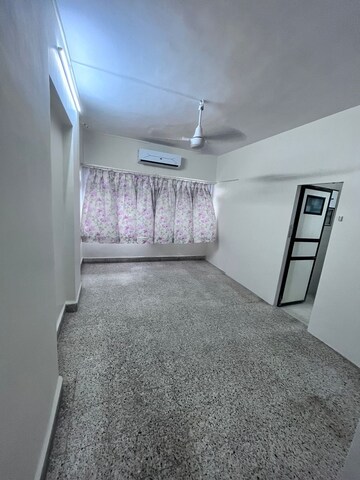 Room in 2 BHK Apartment at Bandra West – for Rent
