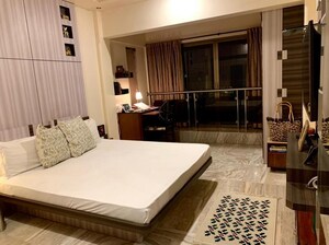 Bedroom in 3 BHK Apartment at Khar West – for Rent
