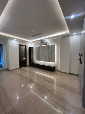 Room in 4 BHK Builder Floor at Sector 56 – for Rent