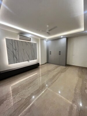 Room in 4 BHK Builder Floor at Sector 56 – for Rent