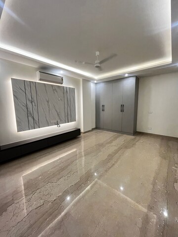 Room in 4 BHK Builder Floor at Sector 56 – for Rent