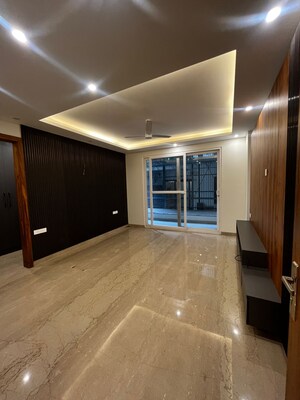 Room in 4 BHK Builder Floor at Sector 56 – for Rent