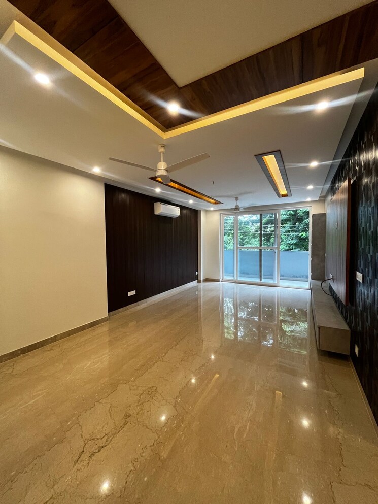 Room, sector 56 4 Bedroom 400 Sq.Ft. Builder Floor In Sector 56 Gurgaon 9263529