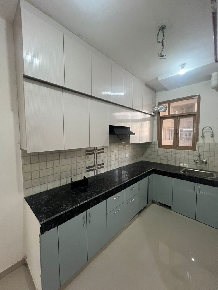 Kitchen, pareena-om-apartments 2 Bedroom 647 Sq.Ft. Apartment In Sector 112 Gurgaon 9263541