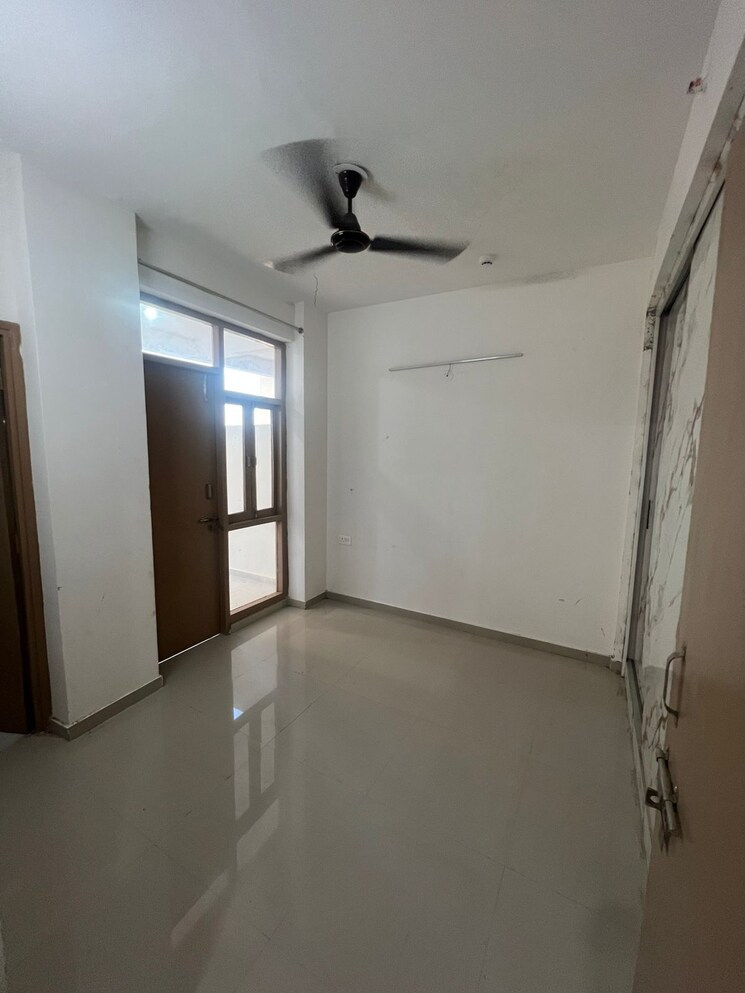 Room, pareena-om-apartments 2 Bedroom 647 Sq.Ft. Apartment In Sector 112 Gurgaon 9263541