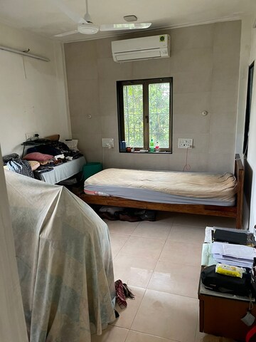 Bedroom in 2 BHK Apartment at Khar West – for Rent