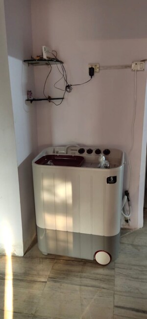 Furnished Amenities in 3 BHK Apartment at Malad West – for Sale