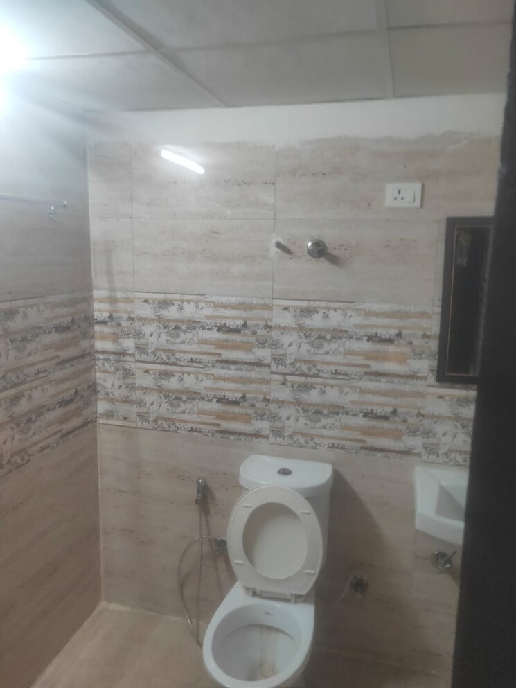 Bathroom, mahagun-mezzaria 3 Bedroom 2500 Sq.Ft. Apartment In Sector 78 Noida 9263569