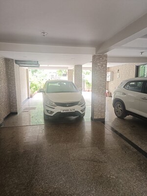 Parking in 3 BHK Builder Floor at Ansal Plaza Sector-23, Sector 23 – for Rent
