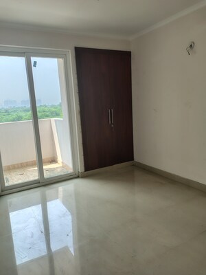 2.5 BHK Apartment For Rent in Amrapali Riverview, Amrapali Leisure Valley