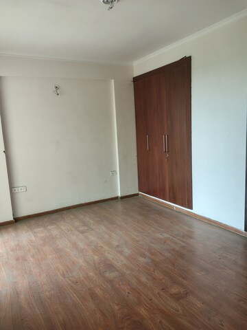 Room in 2.5 BHK Apartment at Amrapali Riverview, Amrapali Leisure Valley – for Rent