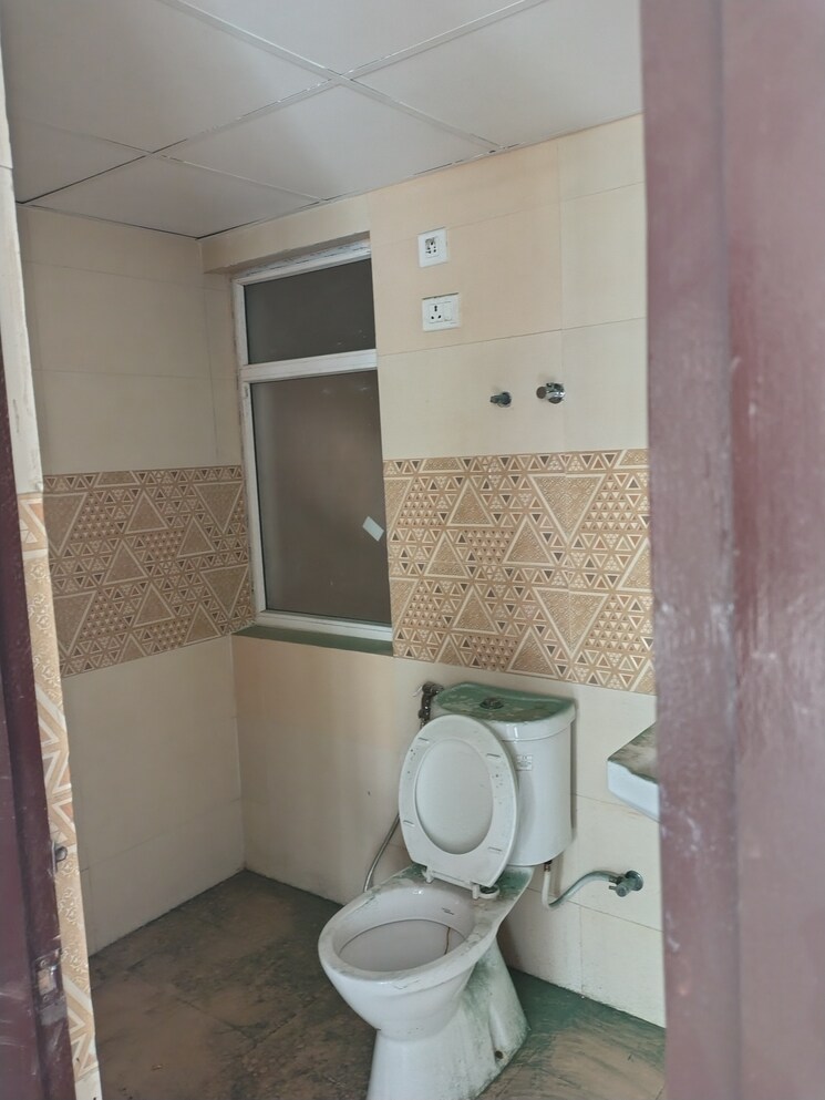 Bathroom, amrapali-riverview 2.5 Bedroom 1225 Sq.Ft. Apartment In Amrapali Leisure Valley Greater Noida 9263606