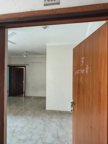 Room in 2 BHK Apartment at Amrapali Leisure Park, Amrapali Leisure Valley – for Rent
