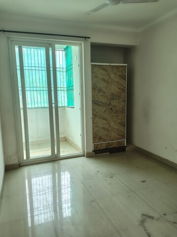 Room in 2 BHK Apartment at Amrapali Leisure Park, Amrapali Leisure Valley – for Rent