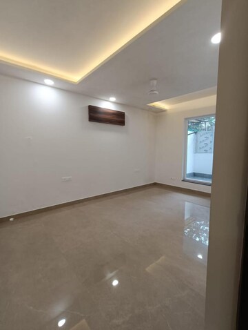 Room in 2 BHK Builder Floor at Ansal Plaza Sector-23, Sector 23 – for Rent