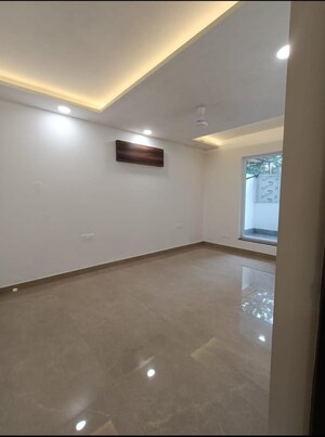 Room in 2 BHK Builder Floor at Ansal Plaza Sector-23, Sector 23 – for Rent