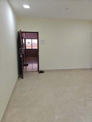 Room in 3 BHK Apartment at Bandra West – for Rent