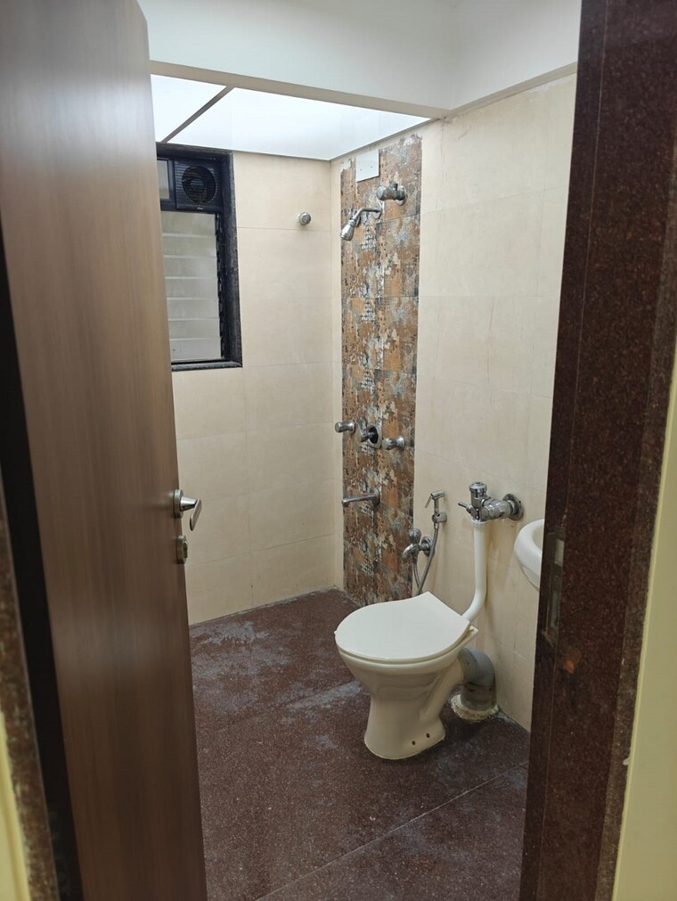 Bathroom, bandra west 3 Bedroom 1200 Sq.Ft. Apartment In Bandra West Mumbai 9263614