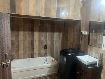 Attached Bathroom in 3 BHK Builder Floor at Ansal Plaza Sector-23, Sector 23 – for Rent