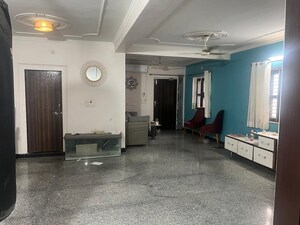 Room in 3 BHK Builder Floor at Ansal Plaza Sector-23, Sector 23 – for Rent