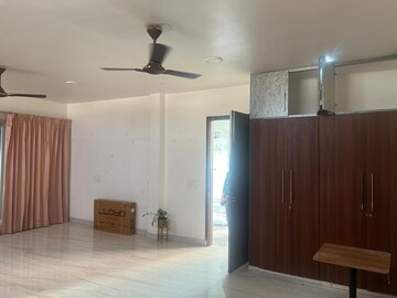 Room in 3 BHK Builder Floor at Ansal Plaza Sector-23, Sector 23 – for Rent