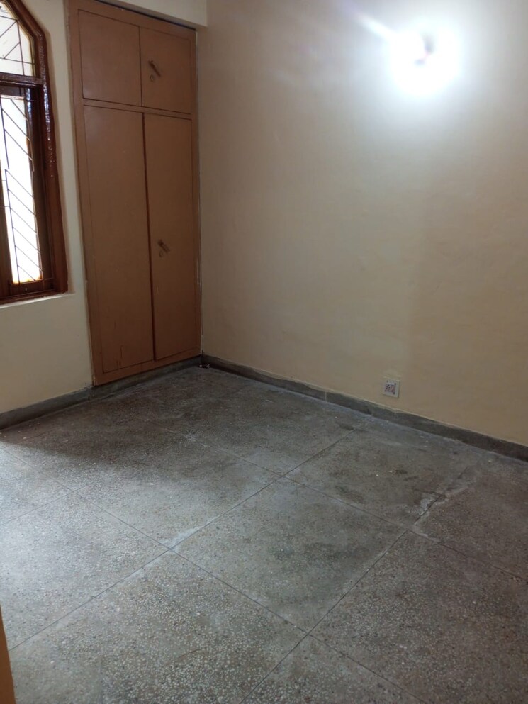 Room, sector 5 dwarka 3 Bedroom 1500 Sq.Ft. Apartment In Sector 5 Dwarka Delhi 9263639