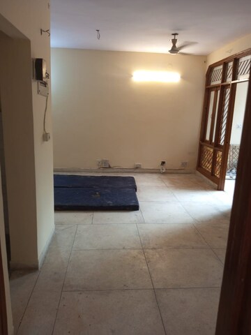 Room in 3 BHK Apartment at Sector 5 Dwarka – for Rent
