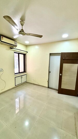 Room in 3 BHK Apartment at Sector 6 Dwarka – for Rent