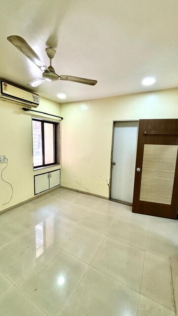 Room in 3 BHK Apartment at Sector 6 Dwarka – for Rent