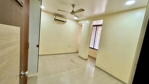 Room in 3 BHK Apartment at Sector 6 Dwarka – for Rent