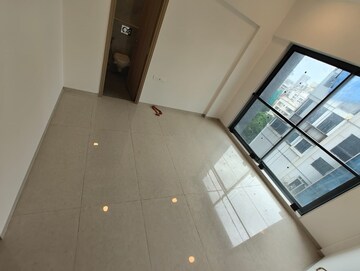 Room in 3 BHK Apartment at Bandra West – for Rent