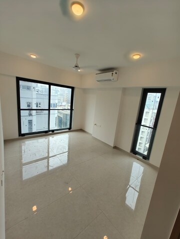 Room in 3 BHK Apartment at Bandra West – for Rent