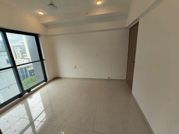 Room in 3 BHK Apartment at Bandra West – for Rent
