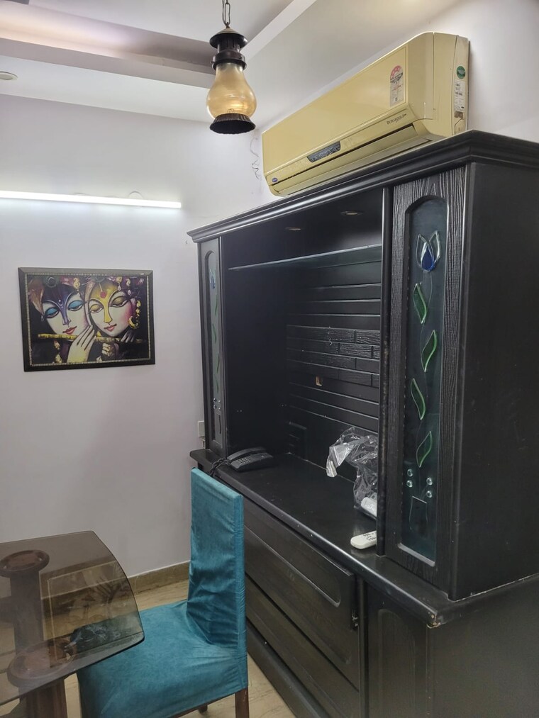 Room, sector 22 dwarka 3 Bedroom 1800 Sq.Ft. Apartment In Sector 22 Dwarka Delhi 9263663