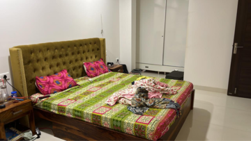 Bedroom in 3.5 BHK Builder Floor at Sector 43 – for Sale