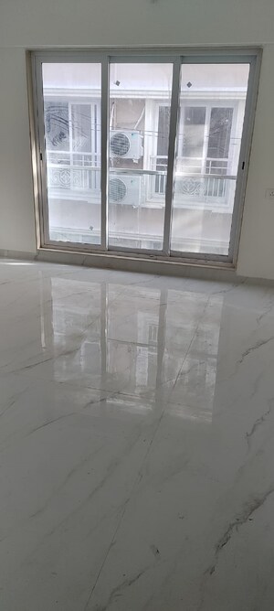 Room in 3 BHK Apartment at Santacruz West – for Rent